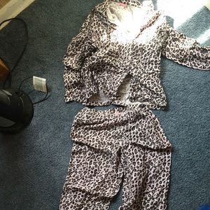 Women’s Leopard print flannel pajama set